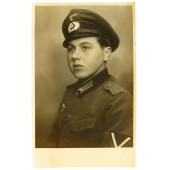 Soldado de infantería de la Wehrmacht con túnica m 36 y gorra de visera